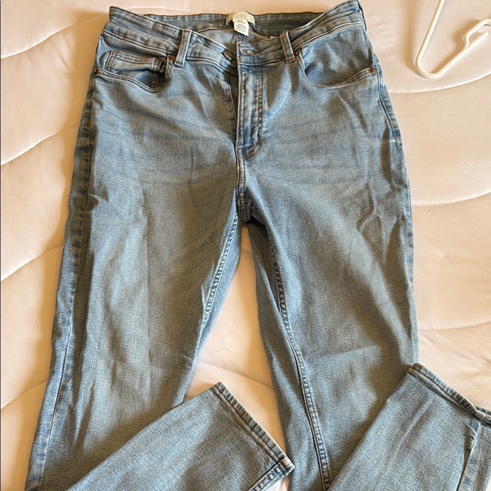 Blue Skinny Jeans with Classic Denim Texture